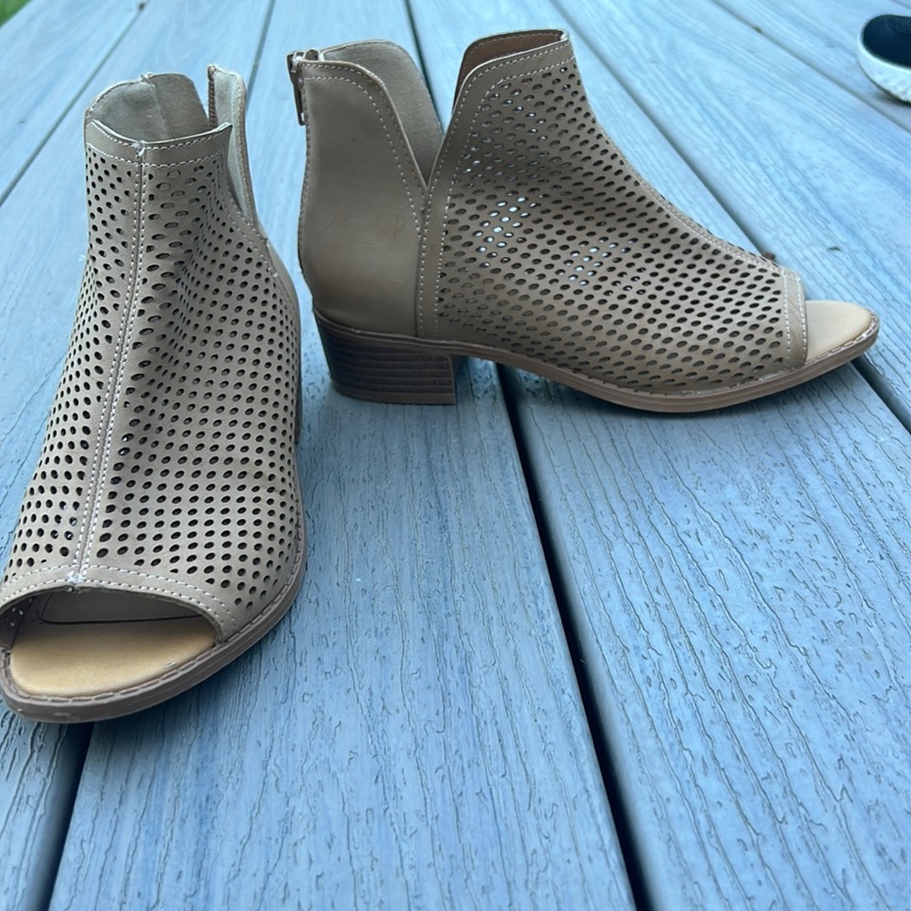 Girls Zip Up Heels